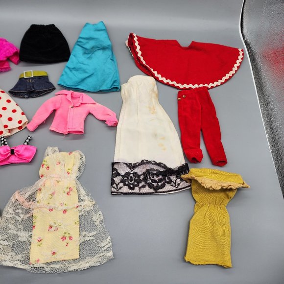 Vintage Barbie Clothes Lot - 30 Pieces + 3 Shoes - Some Need Repair - Rare - Picture 4 of 11